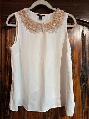 Sleeveless White Blouse with Beaded Lace Peter Pan Collar